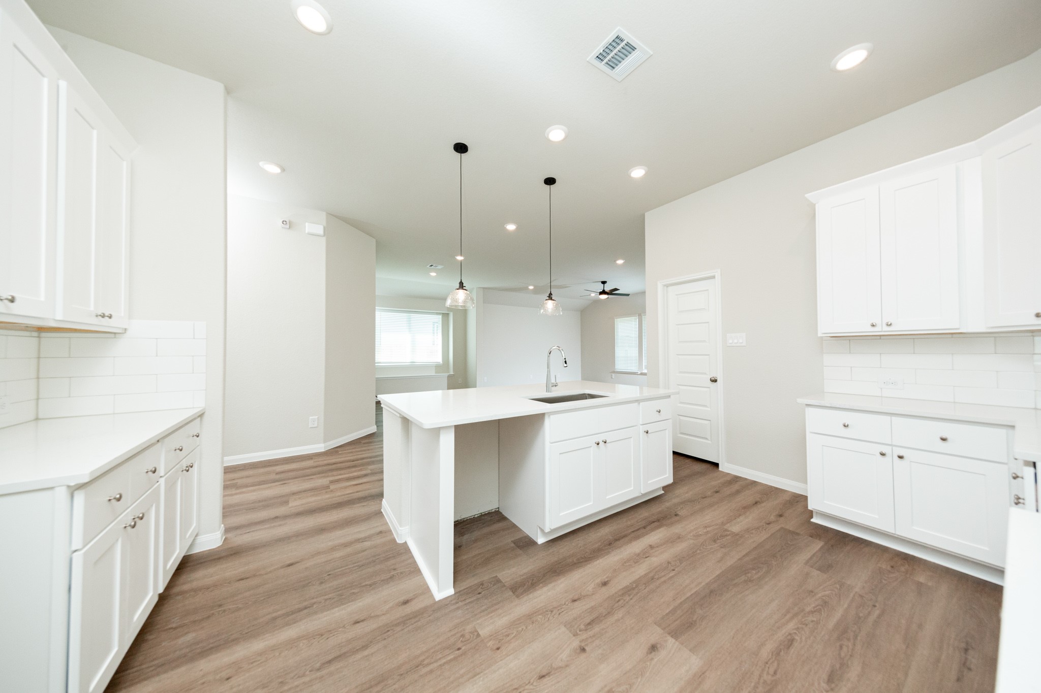 3033 Mustang Grove Way Property Photo 11