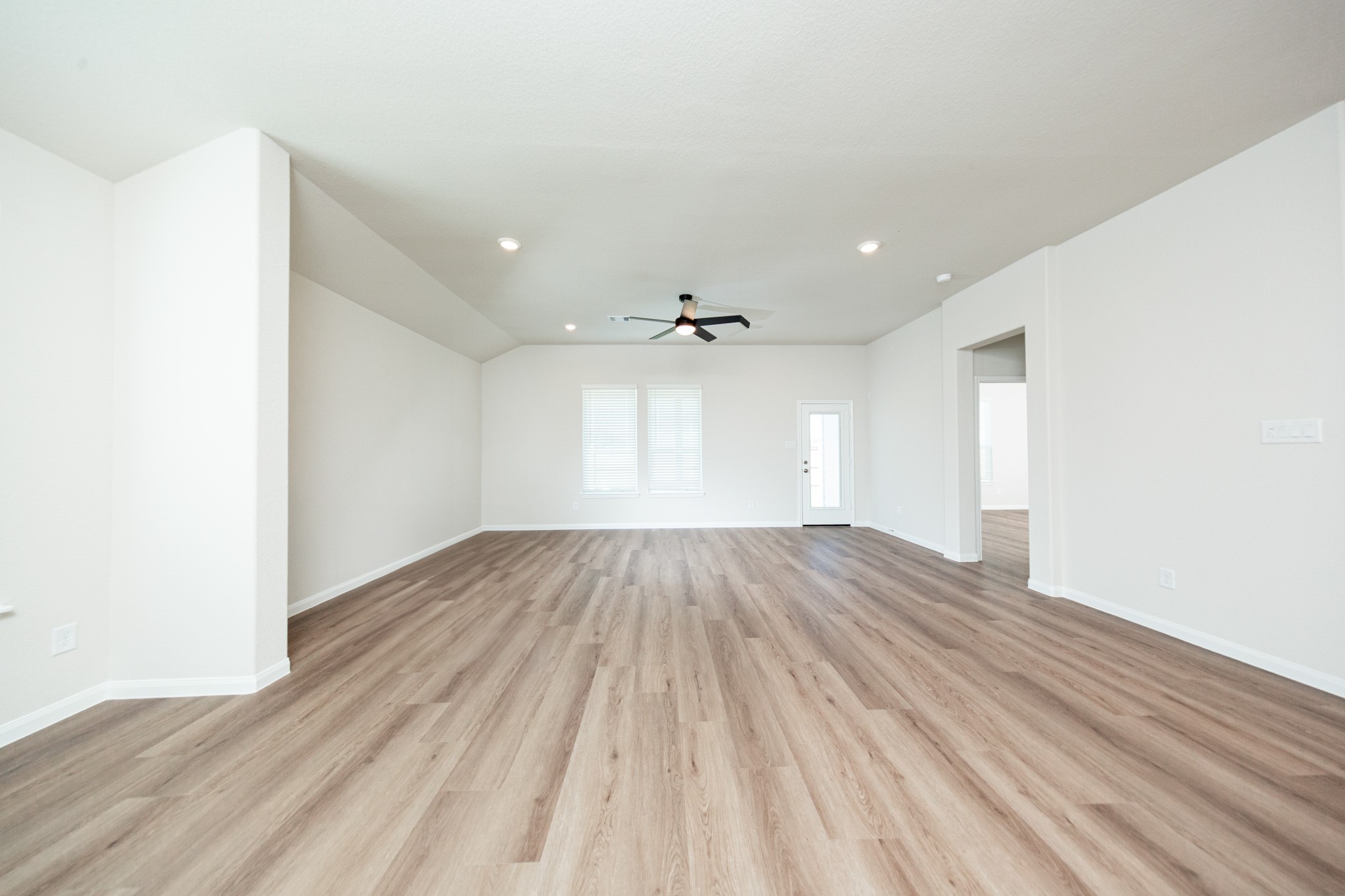 3033 Mustang Grove Way Property Photo 12