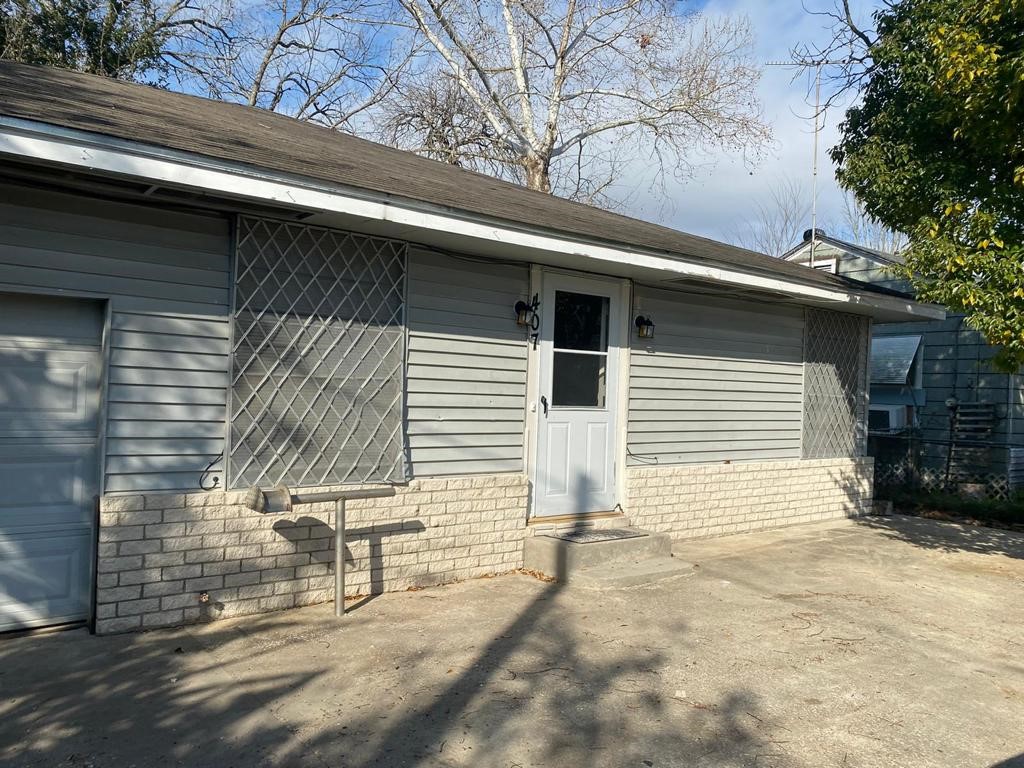 407 E Homan Street Property Photo 1