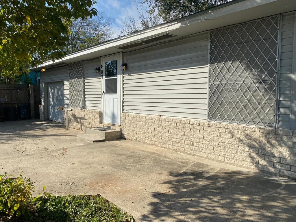407 E Homan Street Property Photo 2