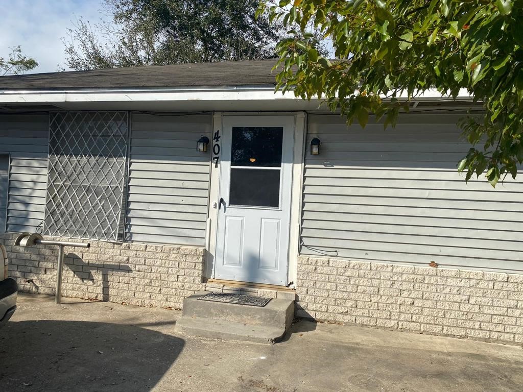 407 E Homan Street Property Photo 3