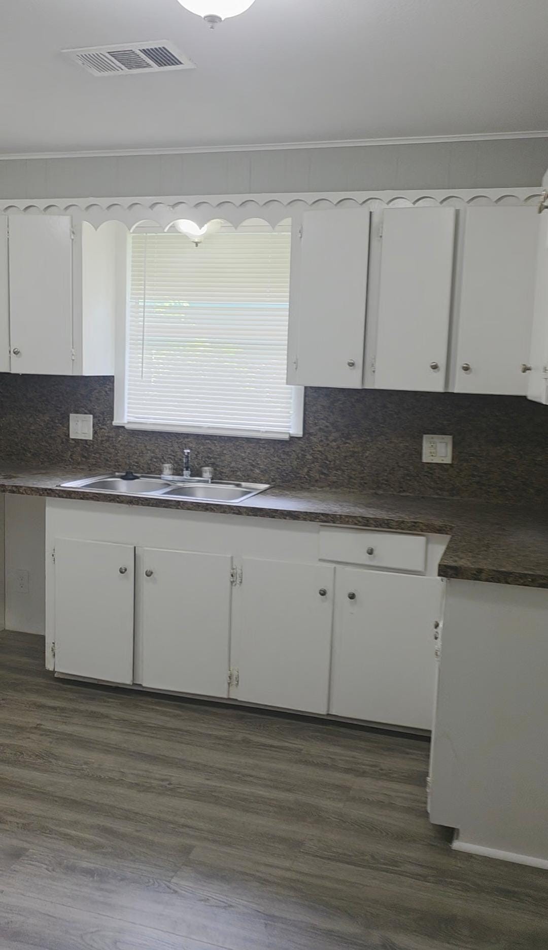 407 E Homan Street Property Photo 11