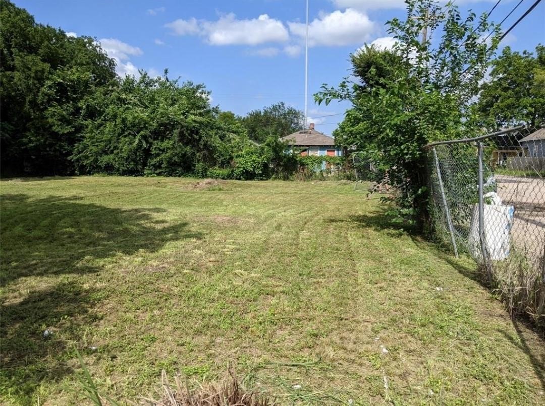 2002 Jensen Drive Property Photo 2