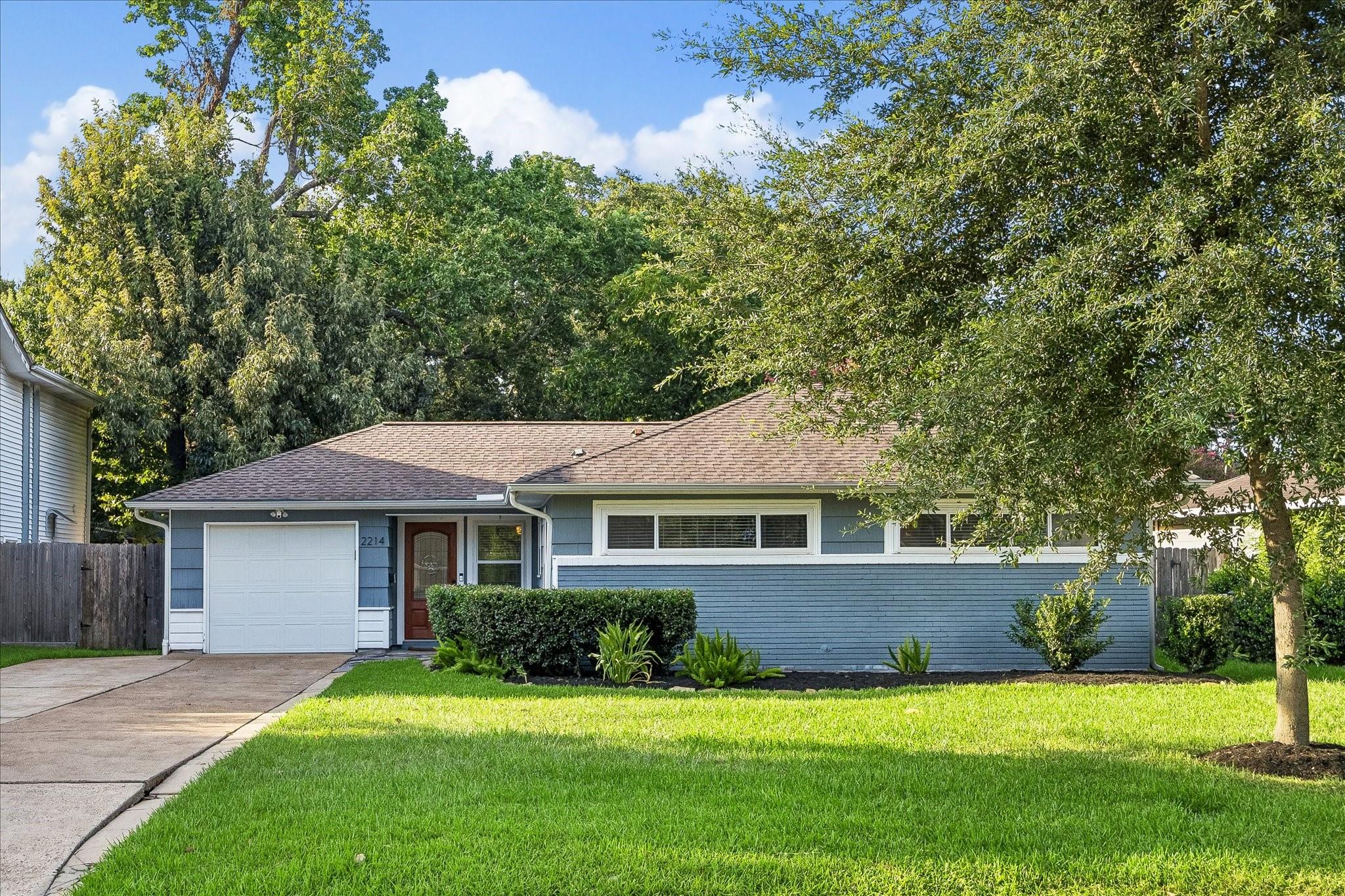 2214 Saxon Drive Property Photo 1