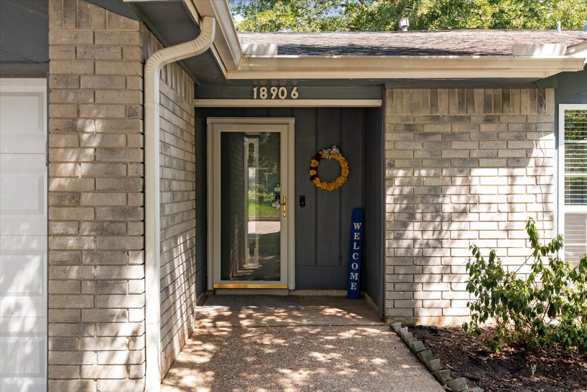 18906 Sandia Pines Drive Property Photo 4