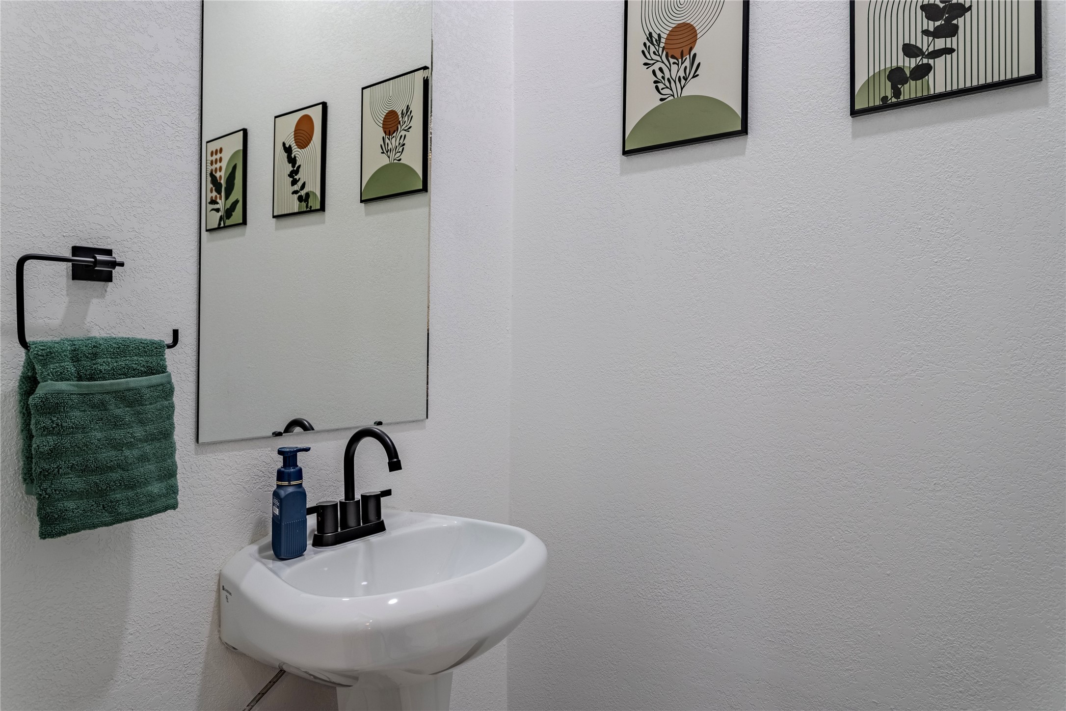 5901 Crest Court A Property Photo 6