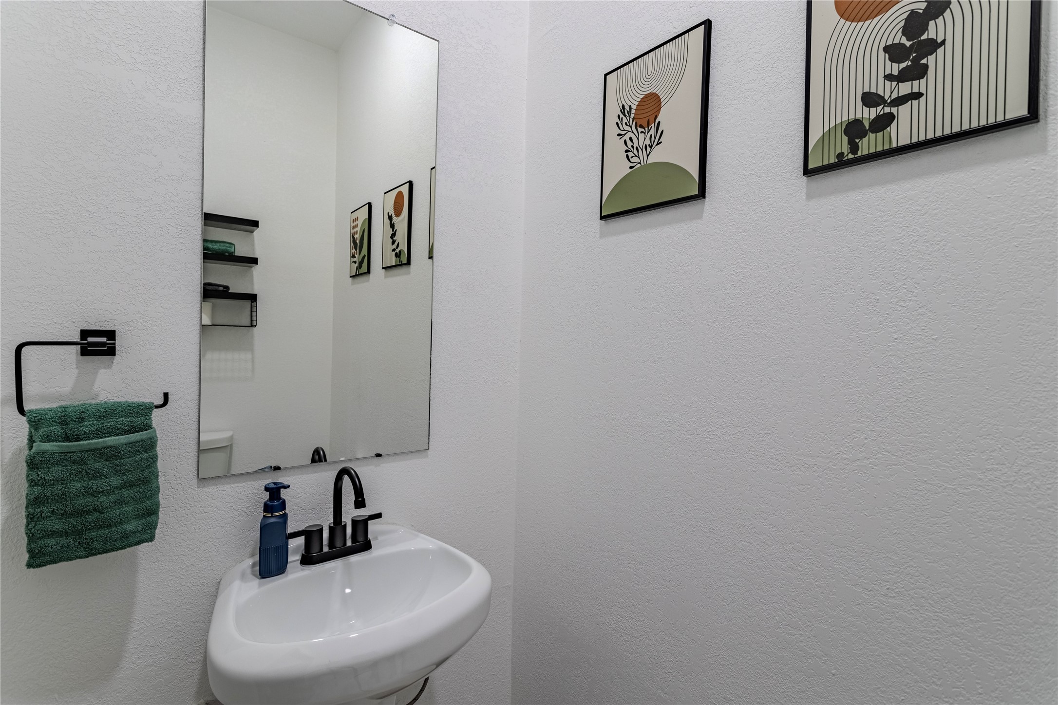 5901 Crest Court A Property Photo 9