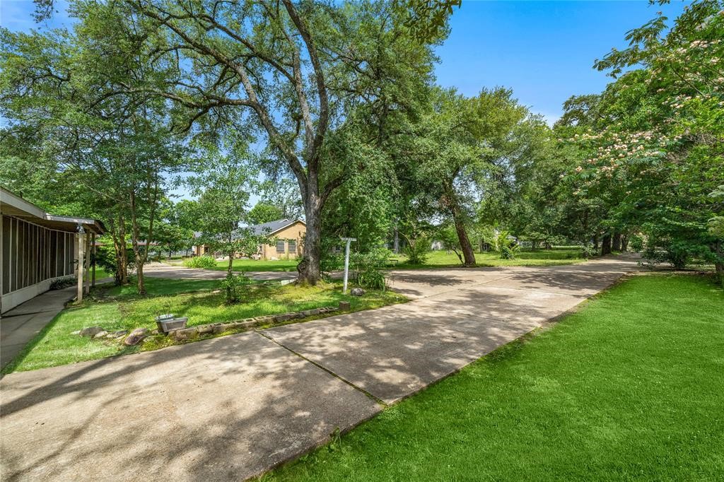 202 Avenue J Property Photo 6