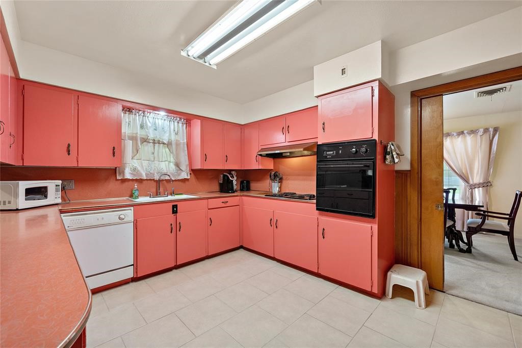 202 Avenue J Property Photo 8