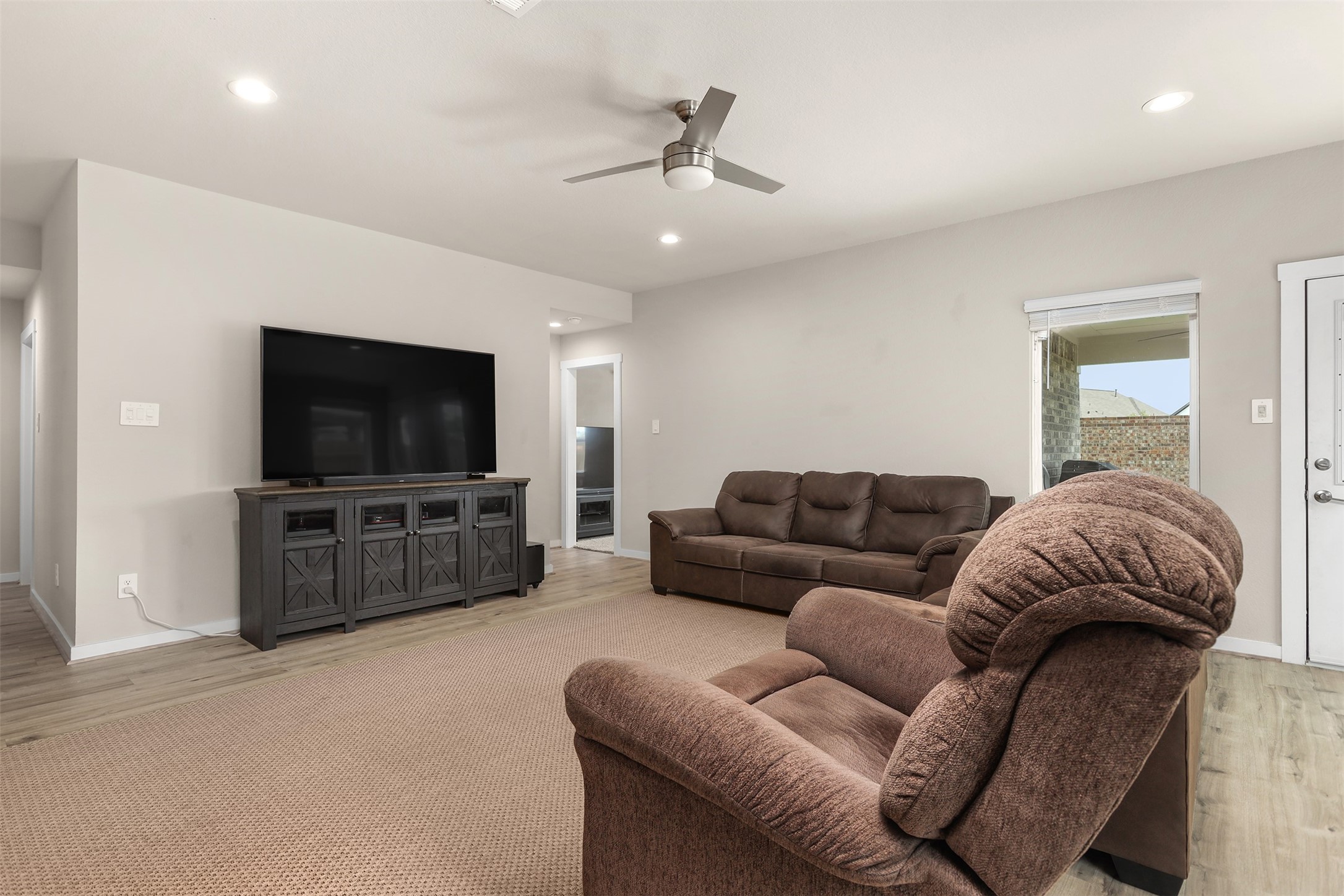 2612 Golden Palms Lane Property Photo 10
