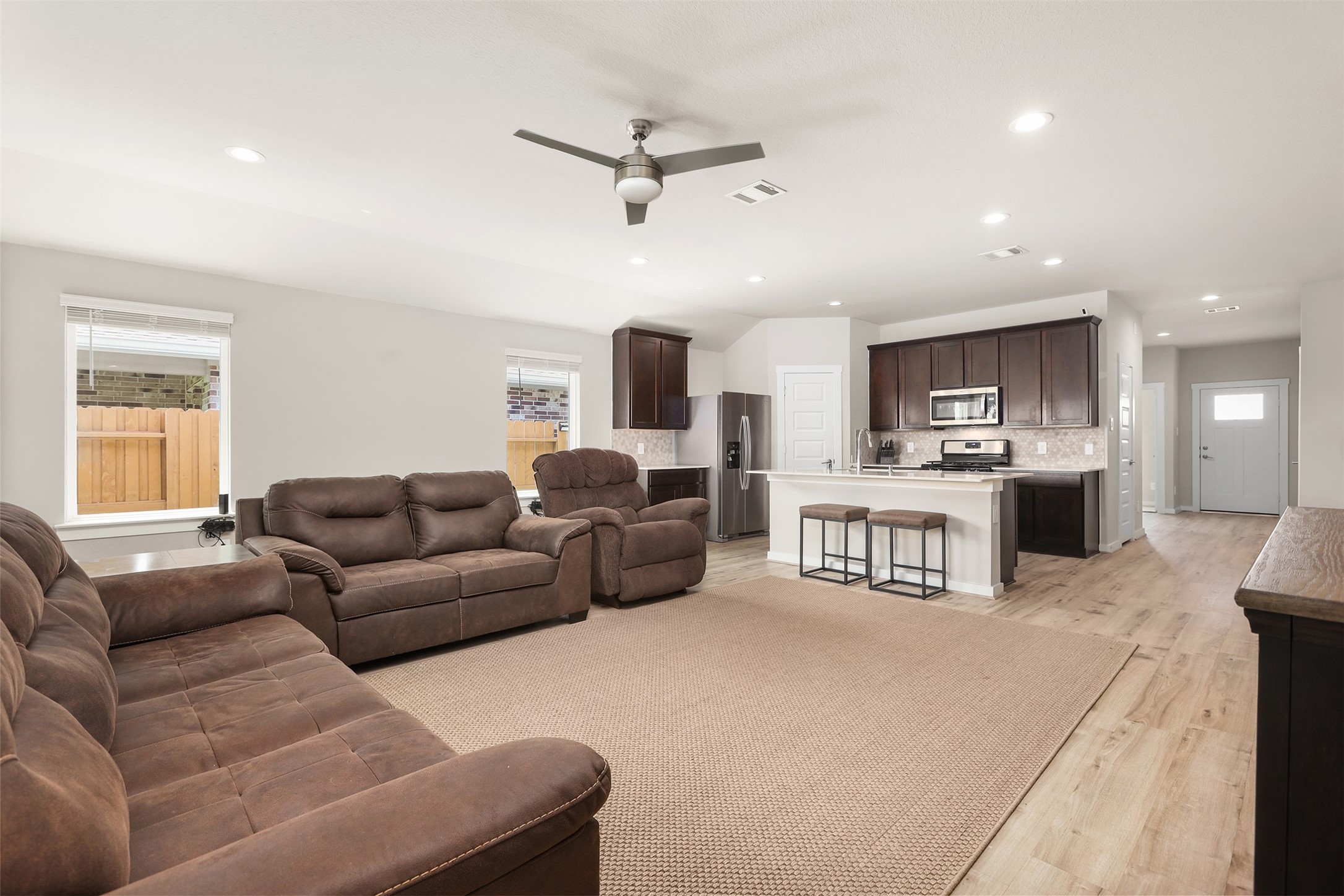 2612 Golden Palms Lane Property Photo 11