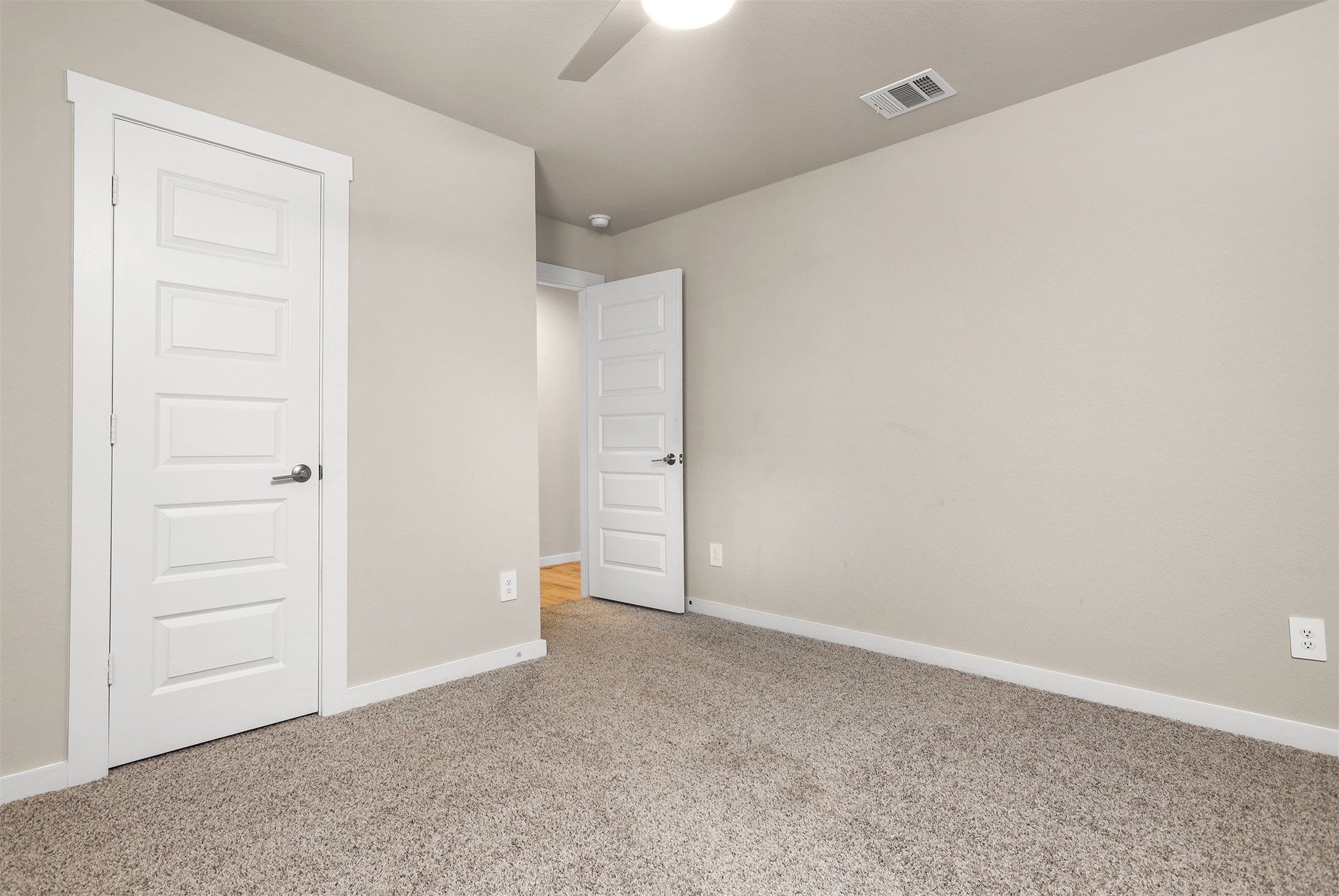 2612 Golden Palms Lane Property Photo 25