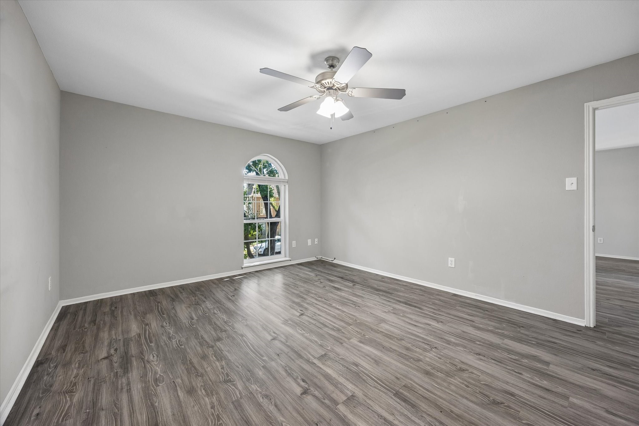357 N Post Oak Lane 203 Property Photo 13