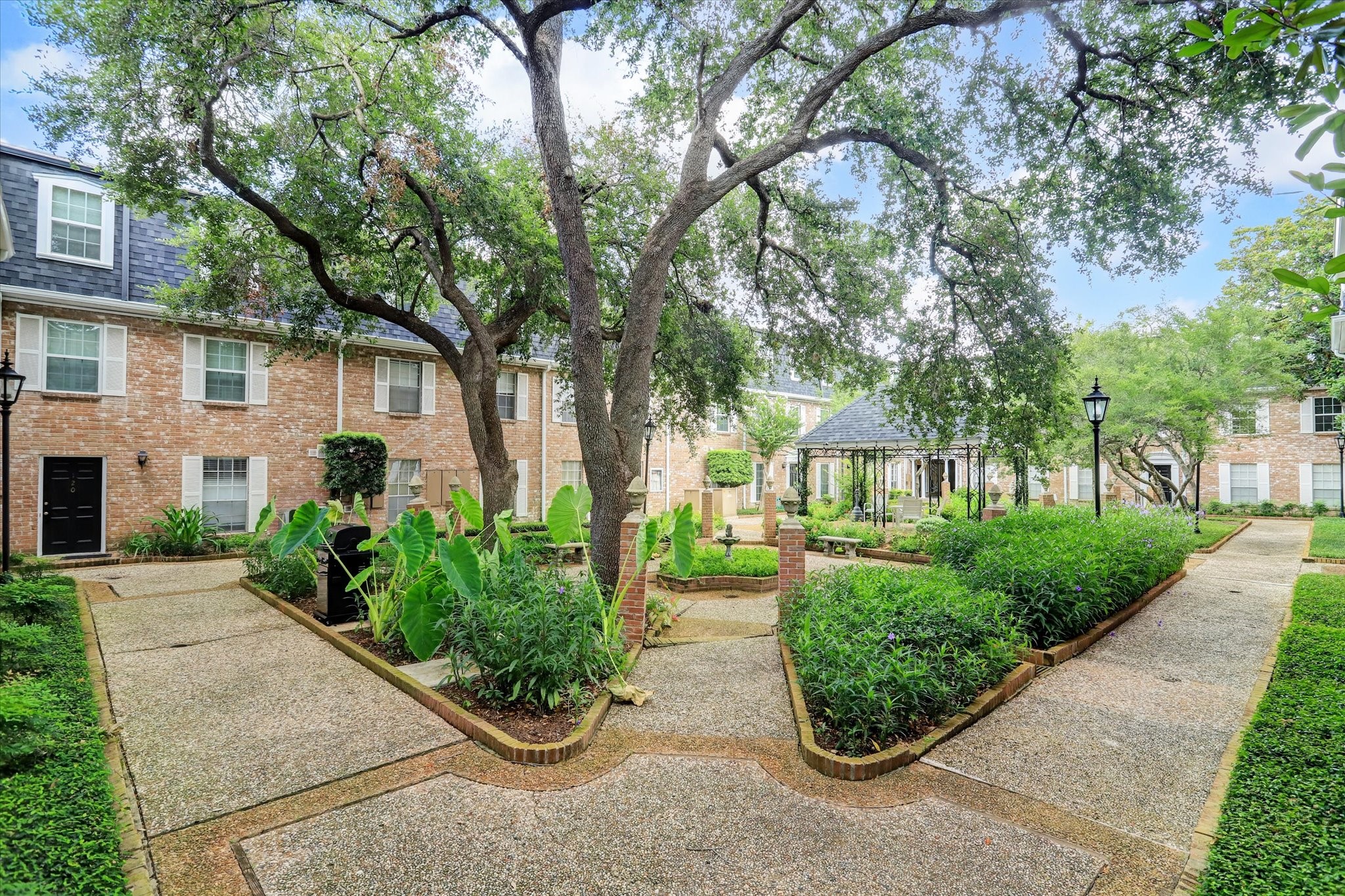 357 N Post Oak Lane 203 Property Photo 19