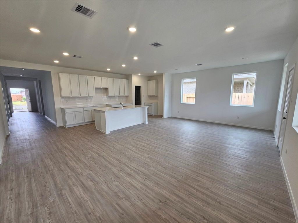 16072 Tallis Drive Property Photo 5