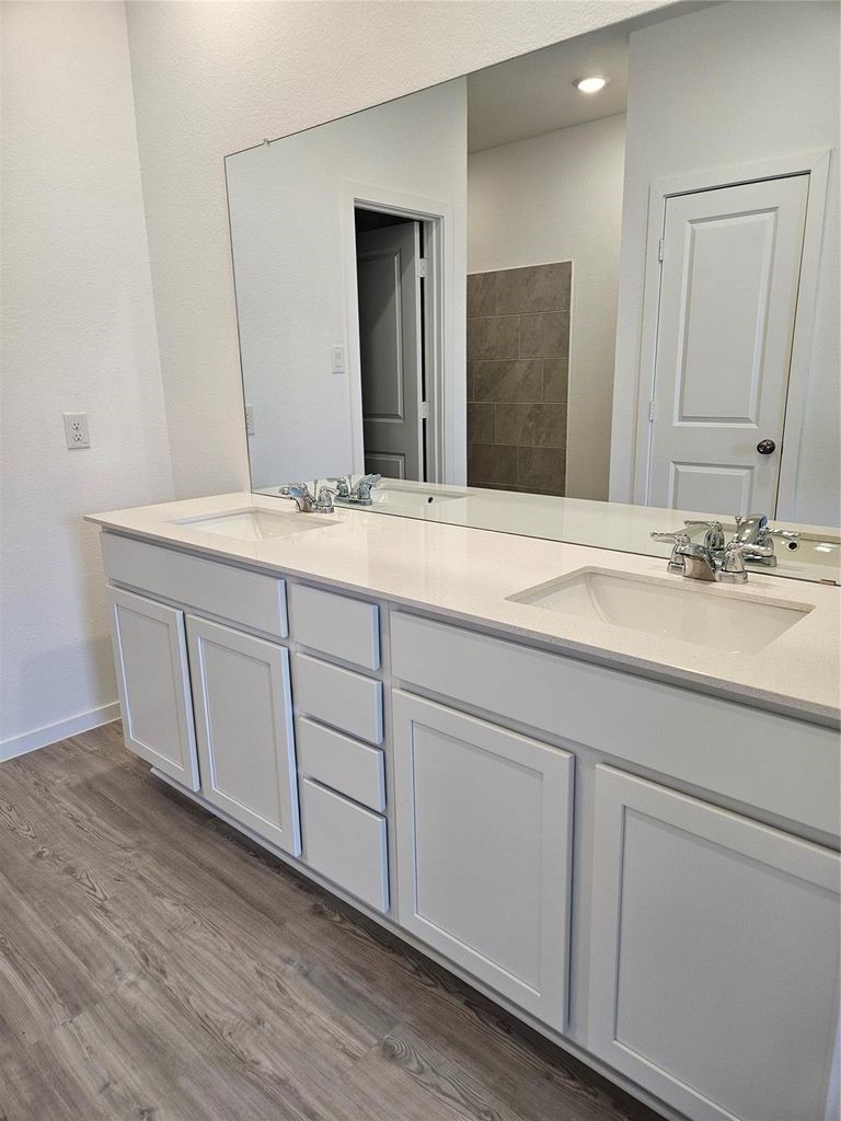 16072 Tallis Drive Property Photo 7