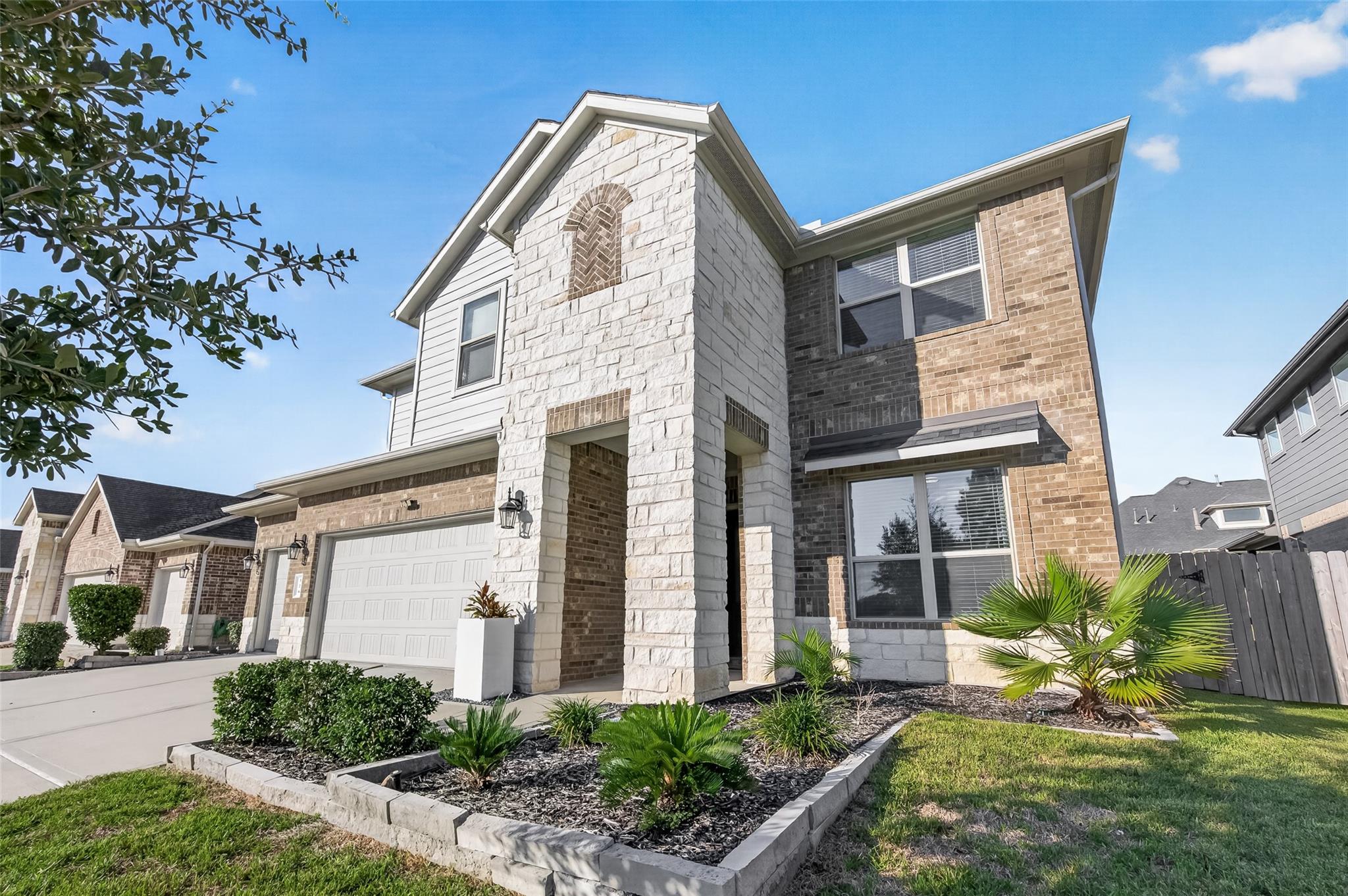 326 Westlake Terrace Drive, Conroe Tx 77304 Property Photo 2