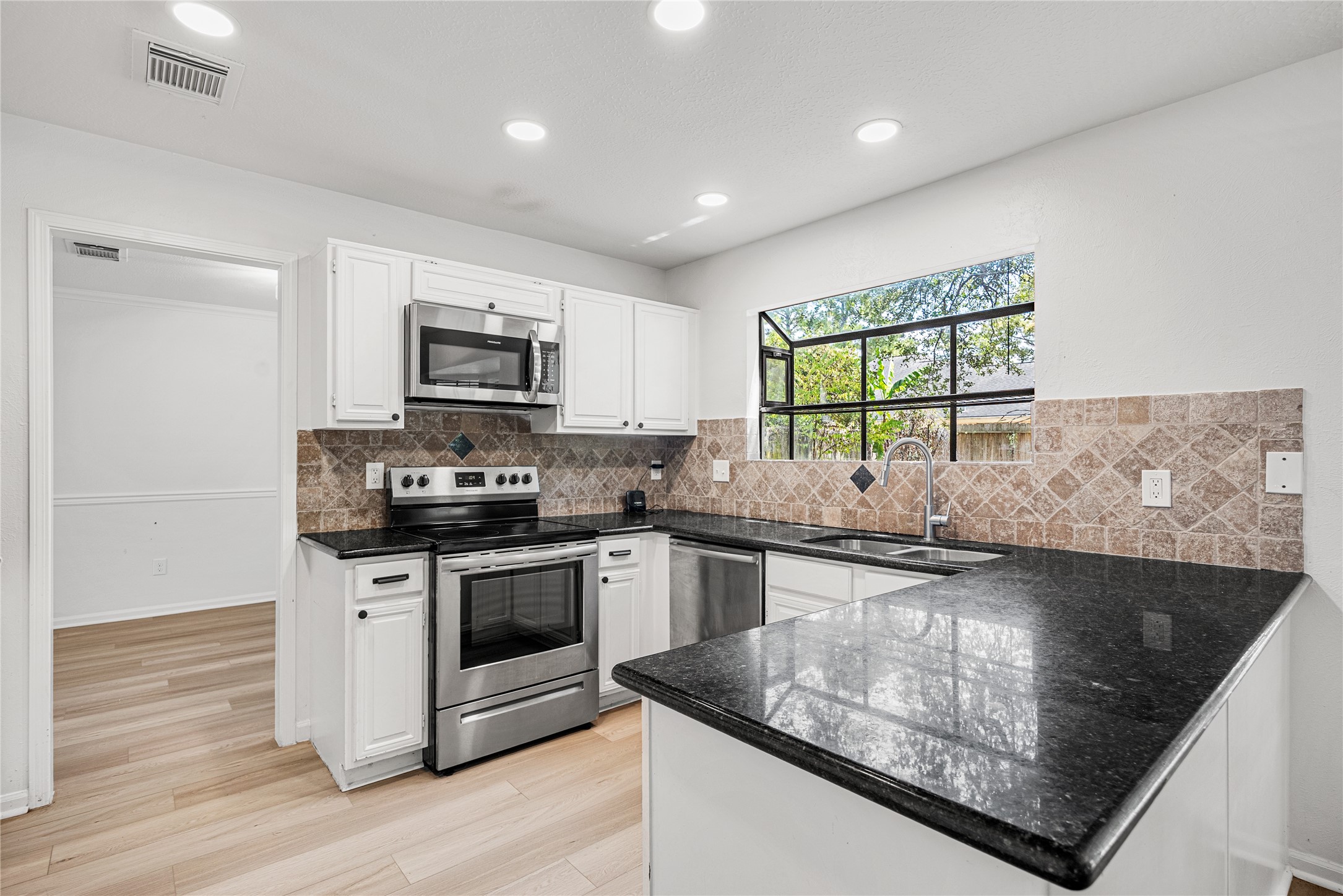 3806 Forest Village Drive Property Photo 11