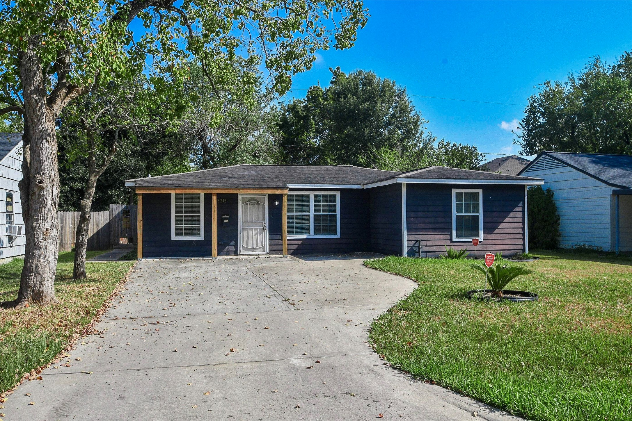 5215 Myrtlewood Street Property Photo 2