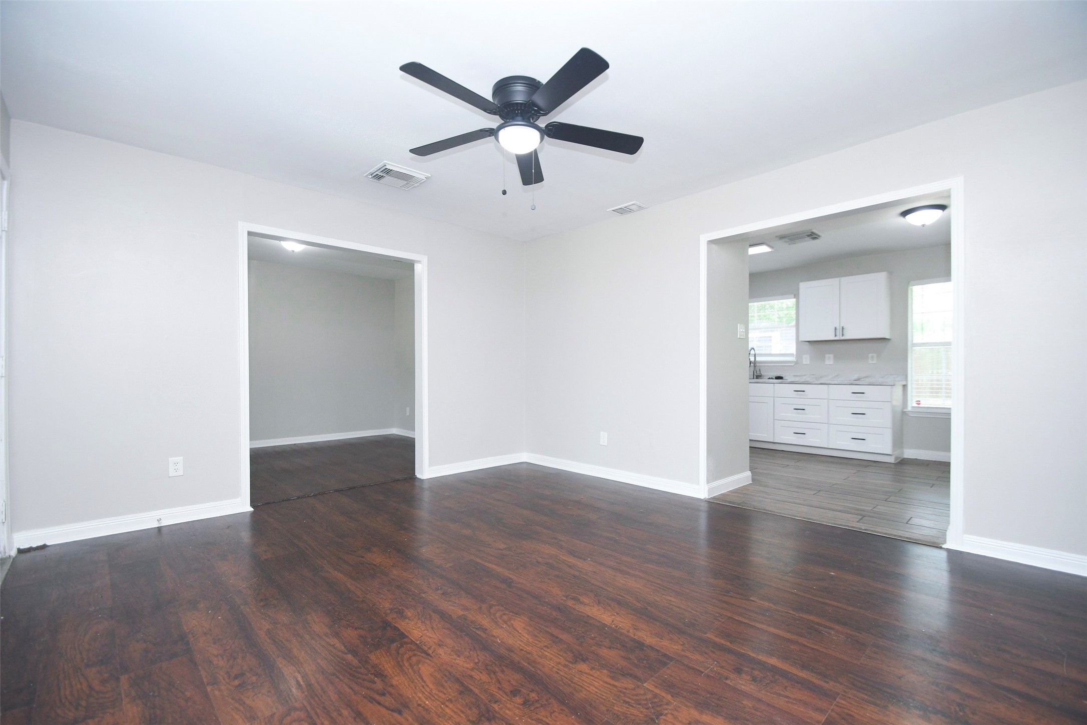 5215 Myrtlewood Street Property Photo 4