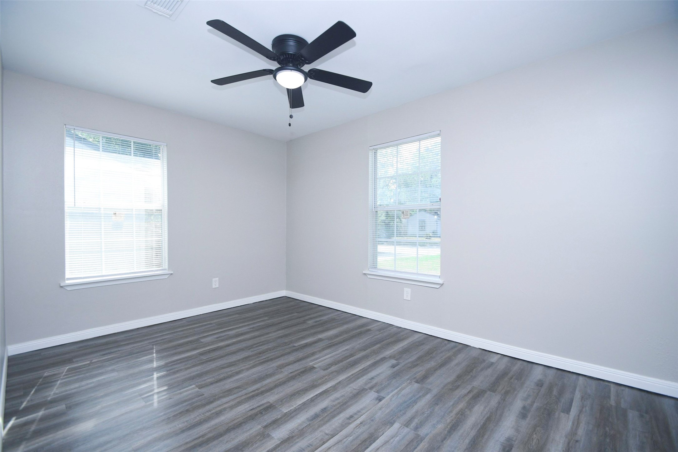 5215 Myrtlewood Street Property Photo 14