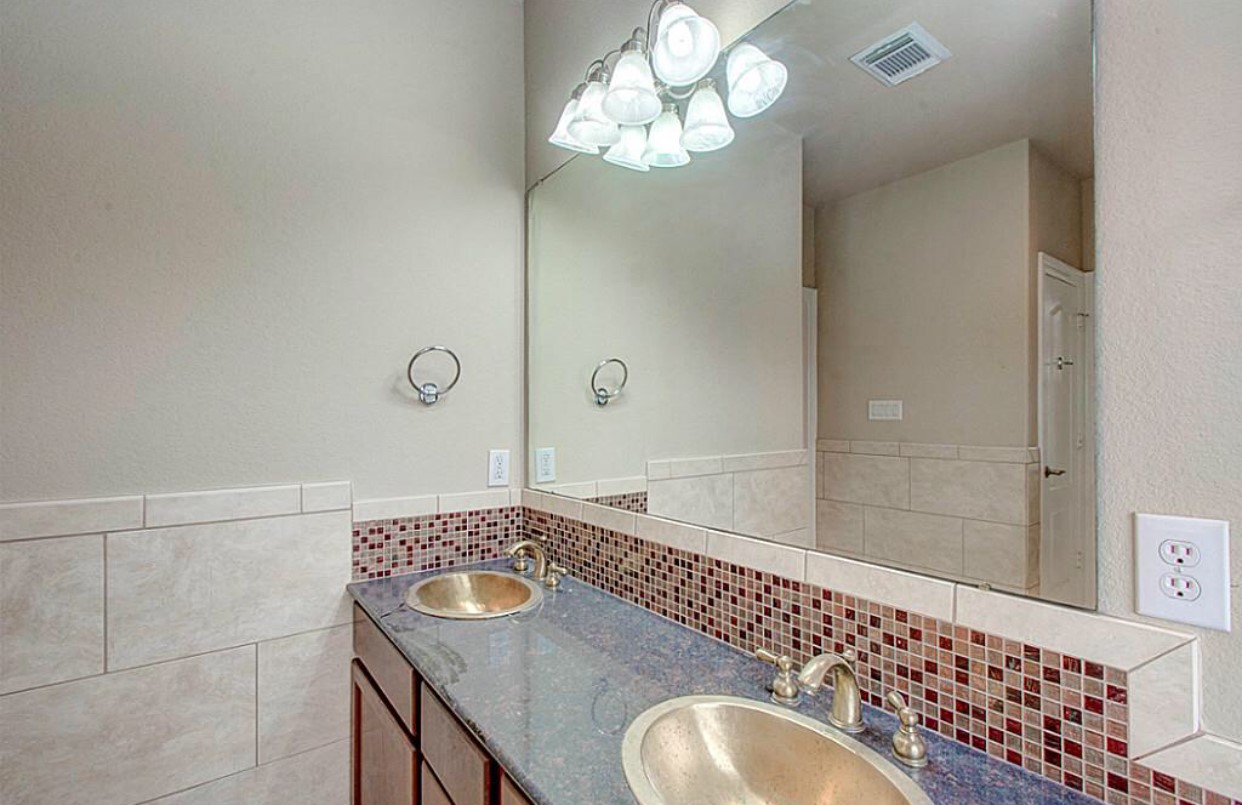 5729 Kiam Street Property Photo 9