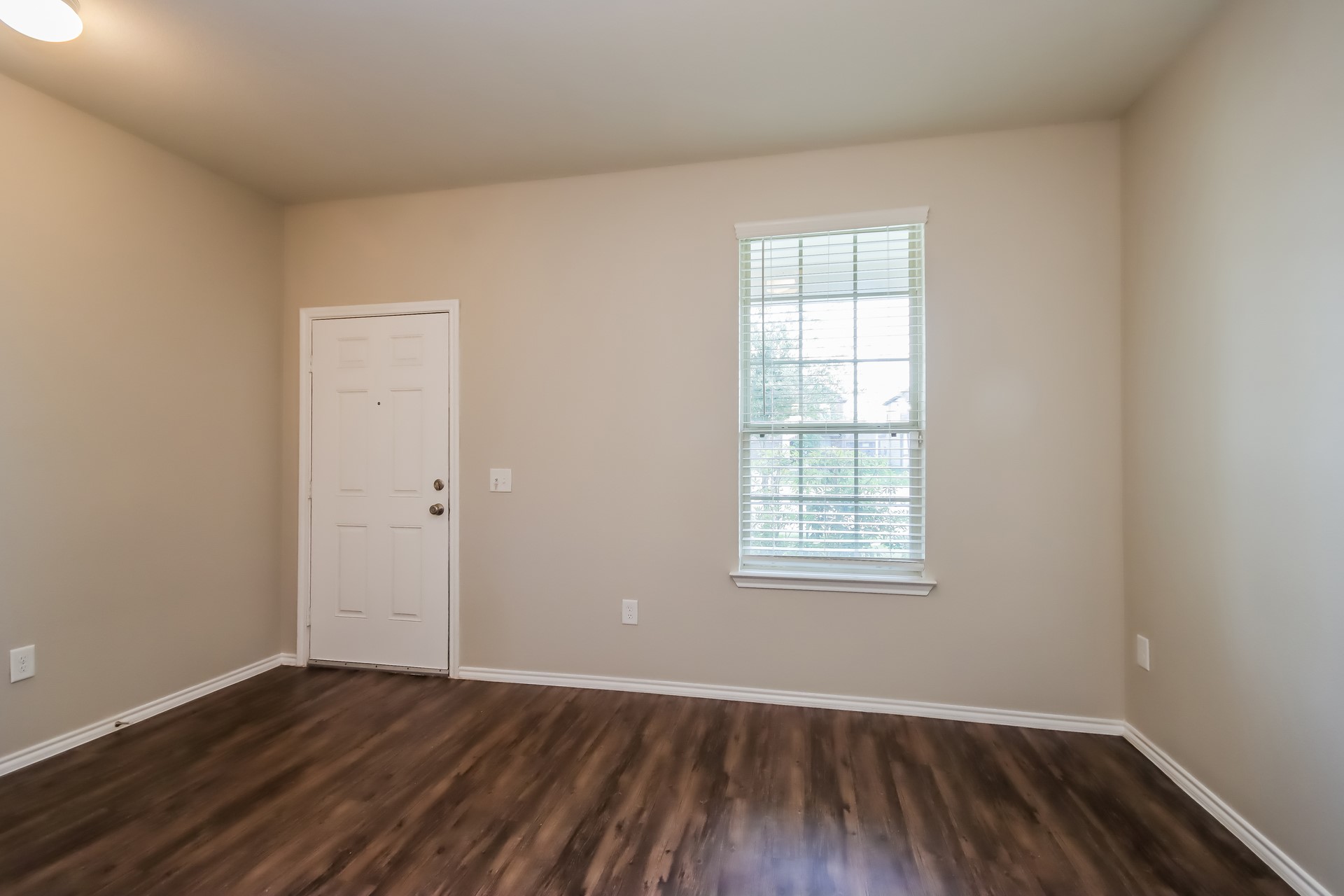 14607 Jasper Stream Property Photo 3