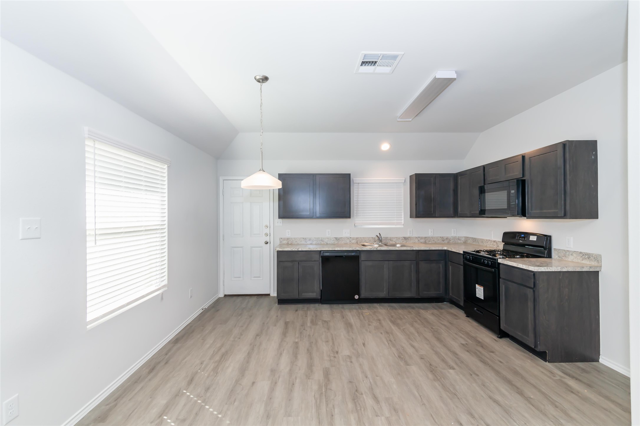 8606 Doris Oaks Circle Property Photo 2