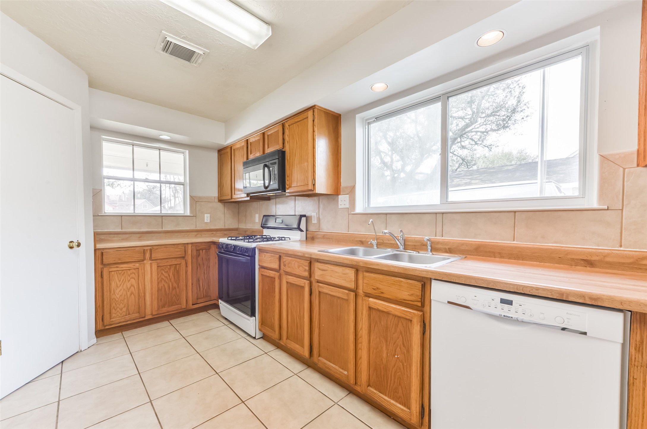 16606 Burlcreek Property Photo 13
