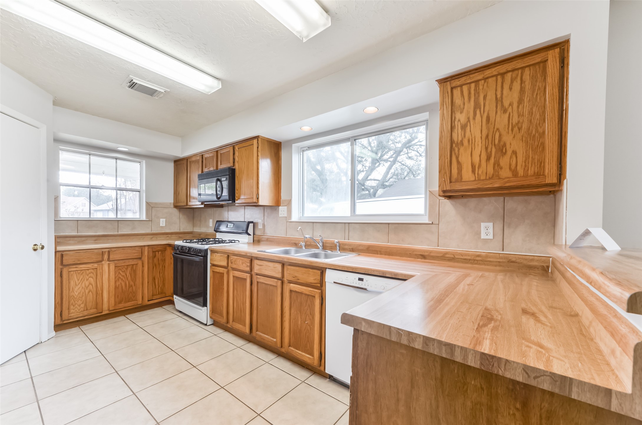 16606 Burlcreek Property Photo 15