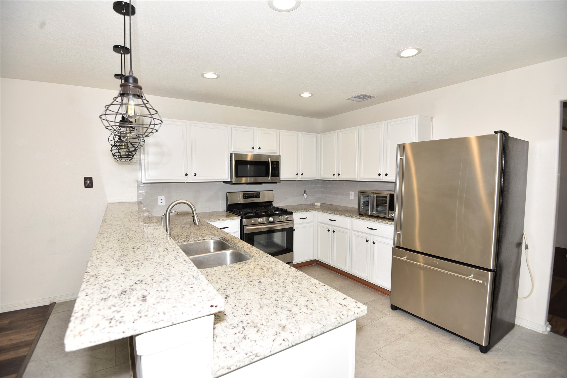 16868 Greenhouse Street Property Photo 6