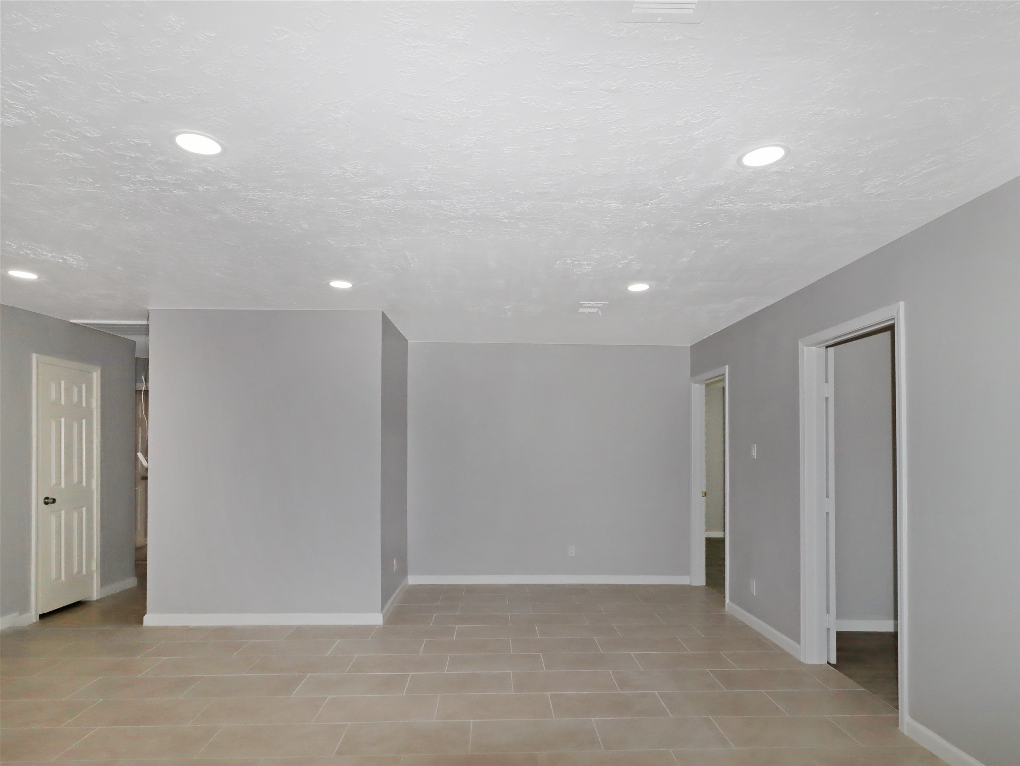 8711 Shadow Crest Street Property Photo 5