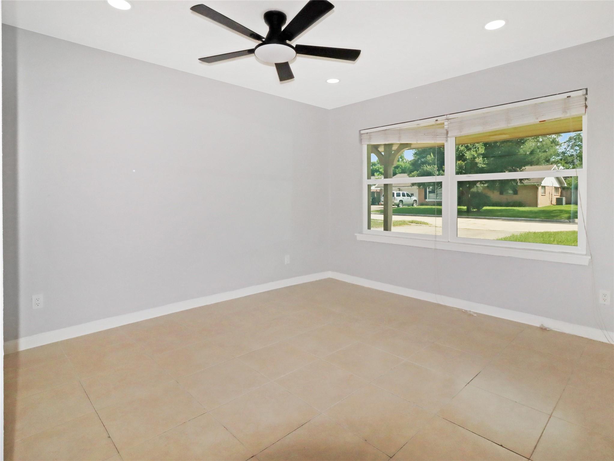 8711 Shadow Crest Street Property Photo 9