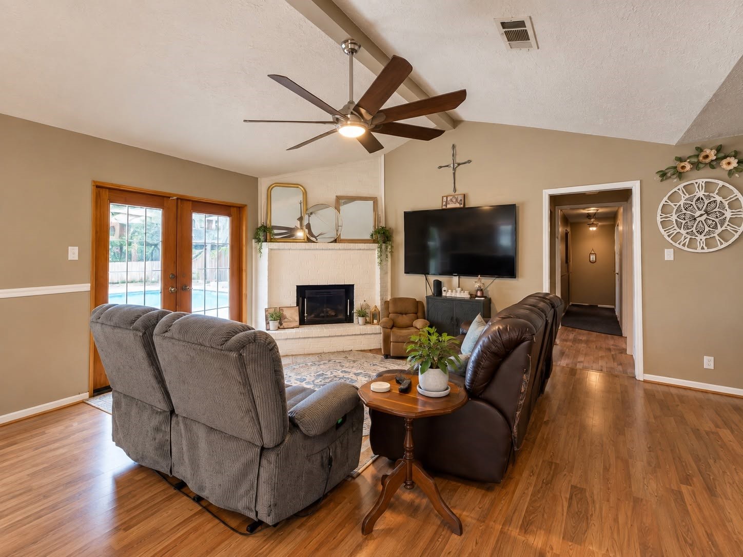 2414 Goldenrod Street Property Photo 3