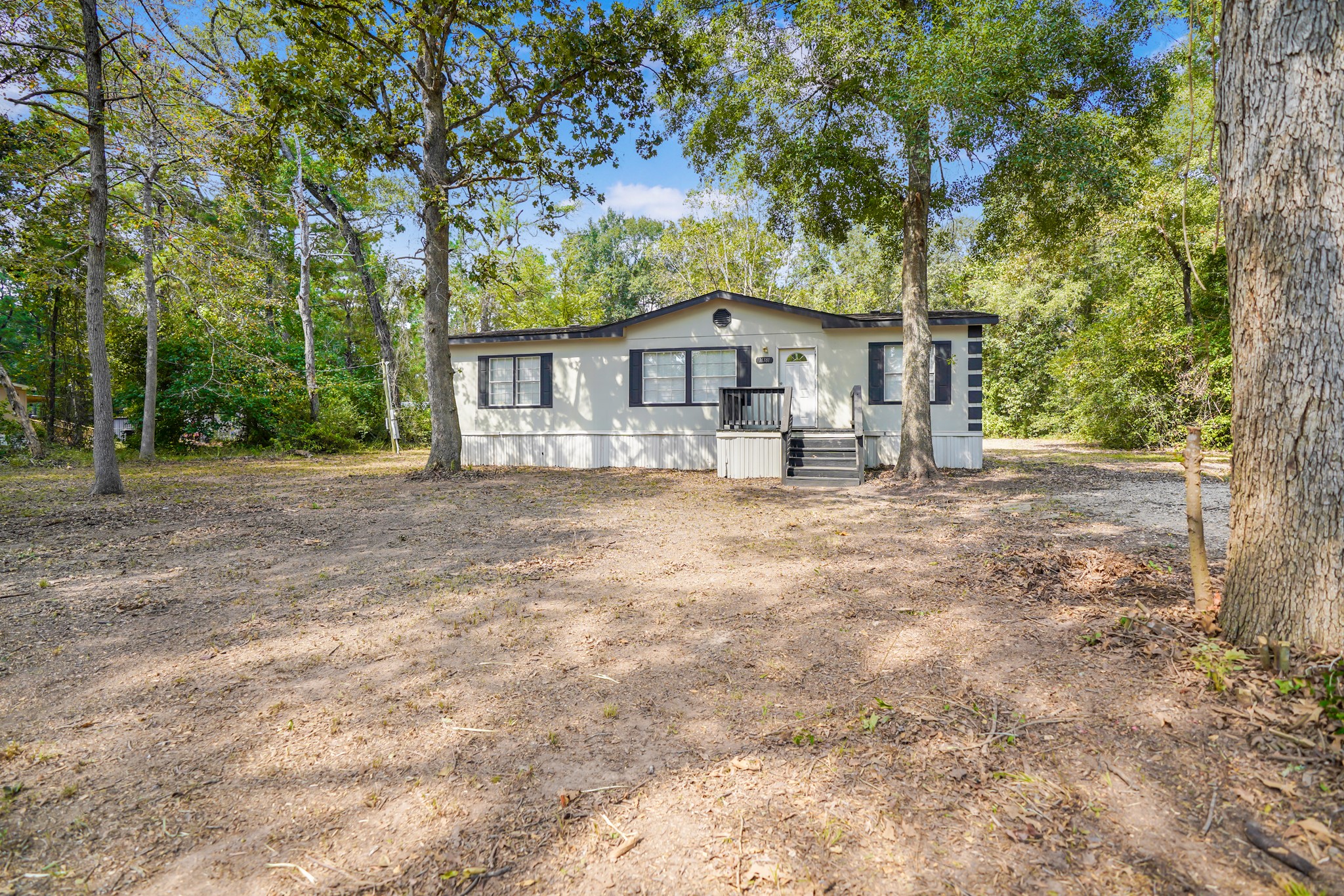 16381 Crockett Bend Drive Property Photo 1