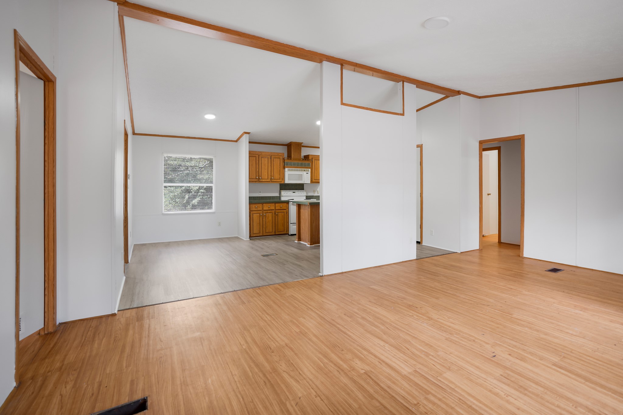 16381 Crockett Bend Drive Property Photo 4