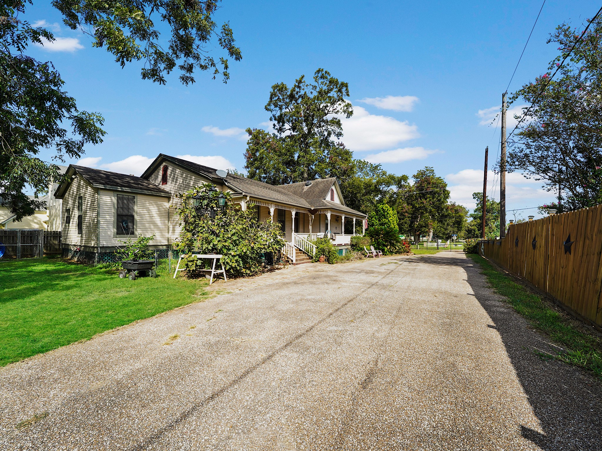 307 N Resident Street Property Photo 4