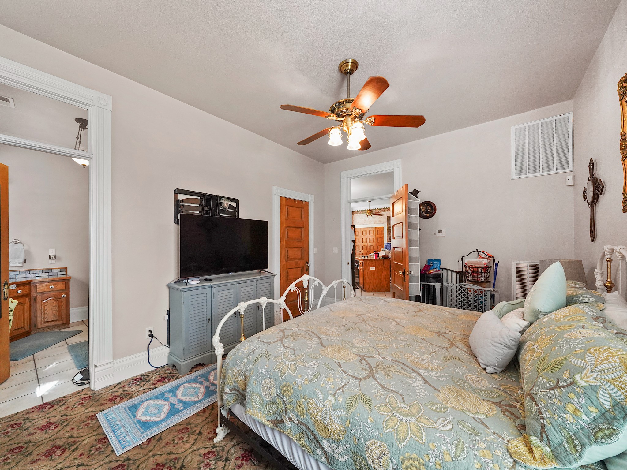 307 N Resident Street Property Photo 19