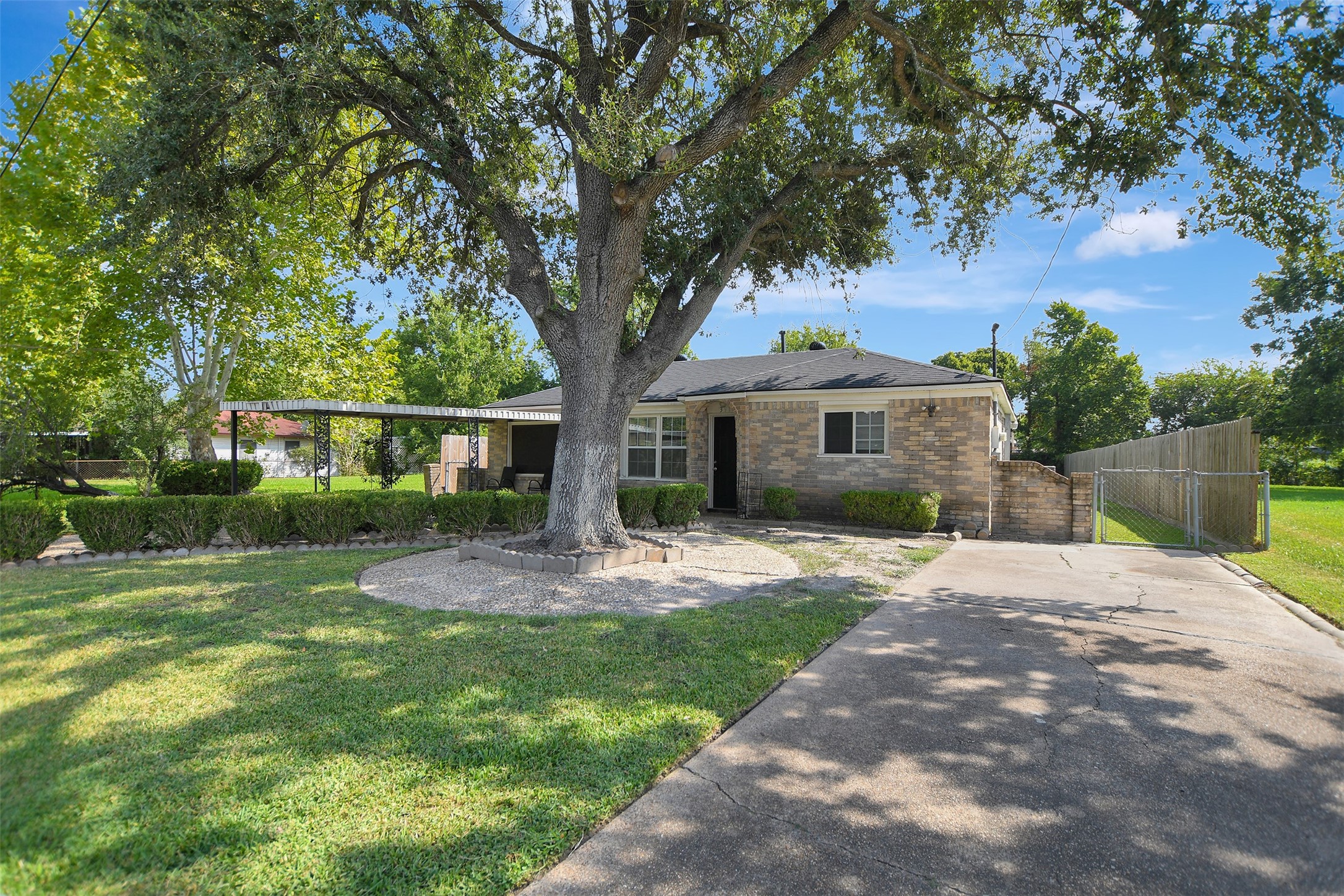 3910 Englewood Street Property Photo 3