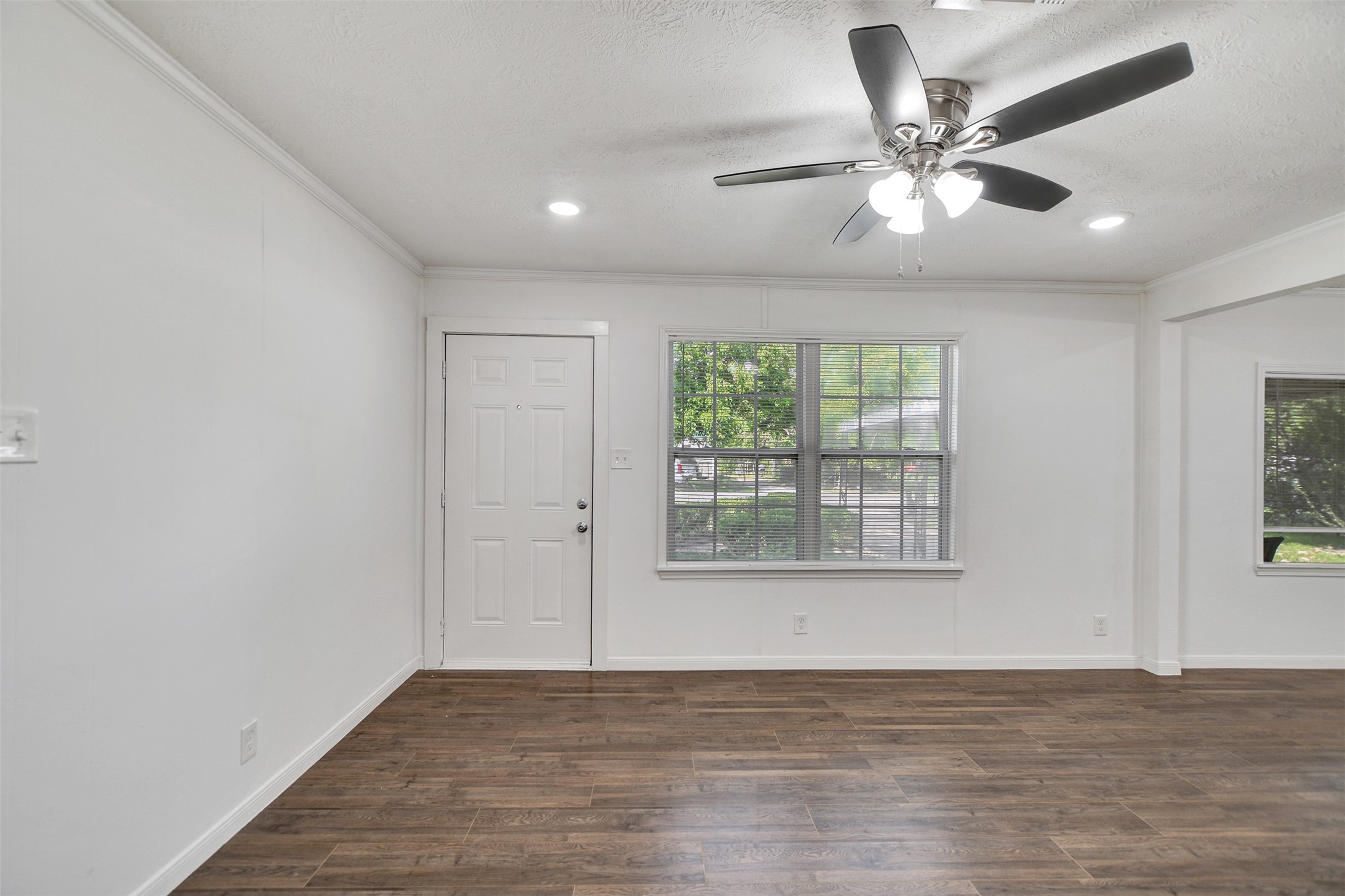3910 Englewood Street Property Photo 5