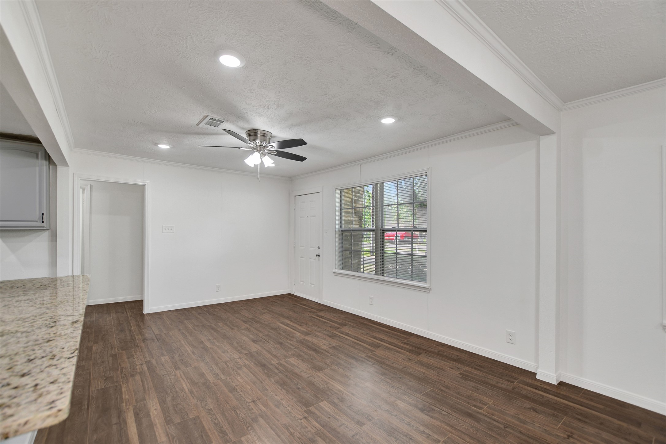 3910 Englewood Street Property Photo 9