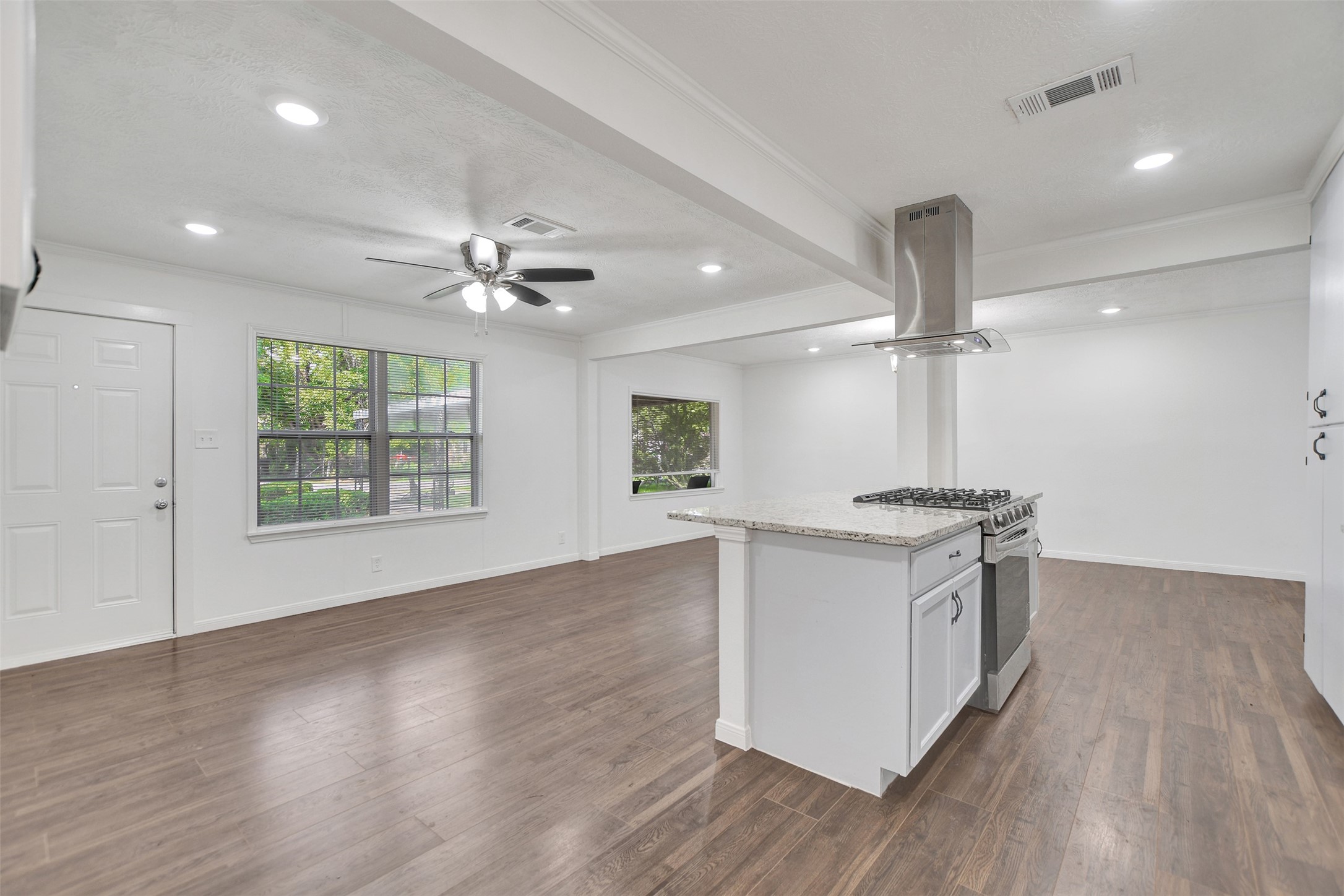 3910 Englewood Street Property Photo 14