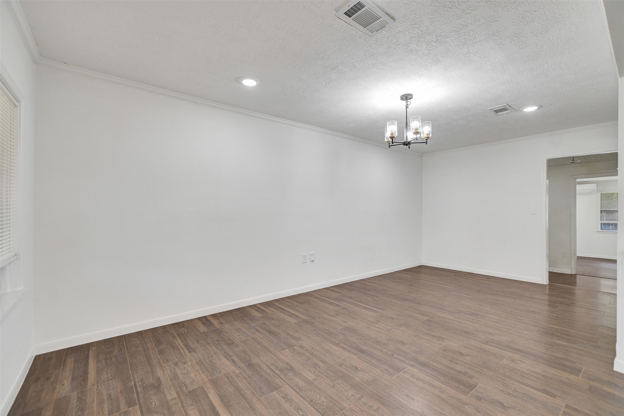 3910 Englewood Street Property Photo 15