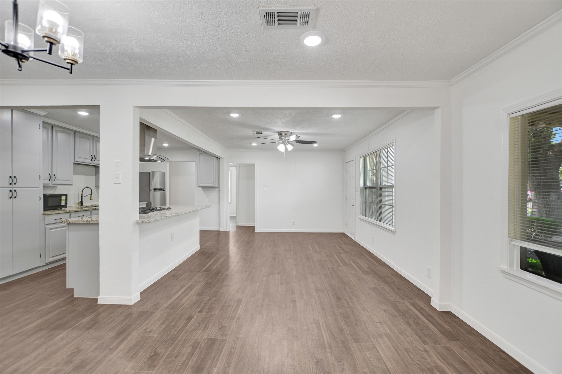3910 Englewood Street Property Photo 17