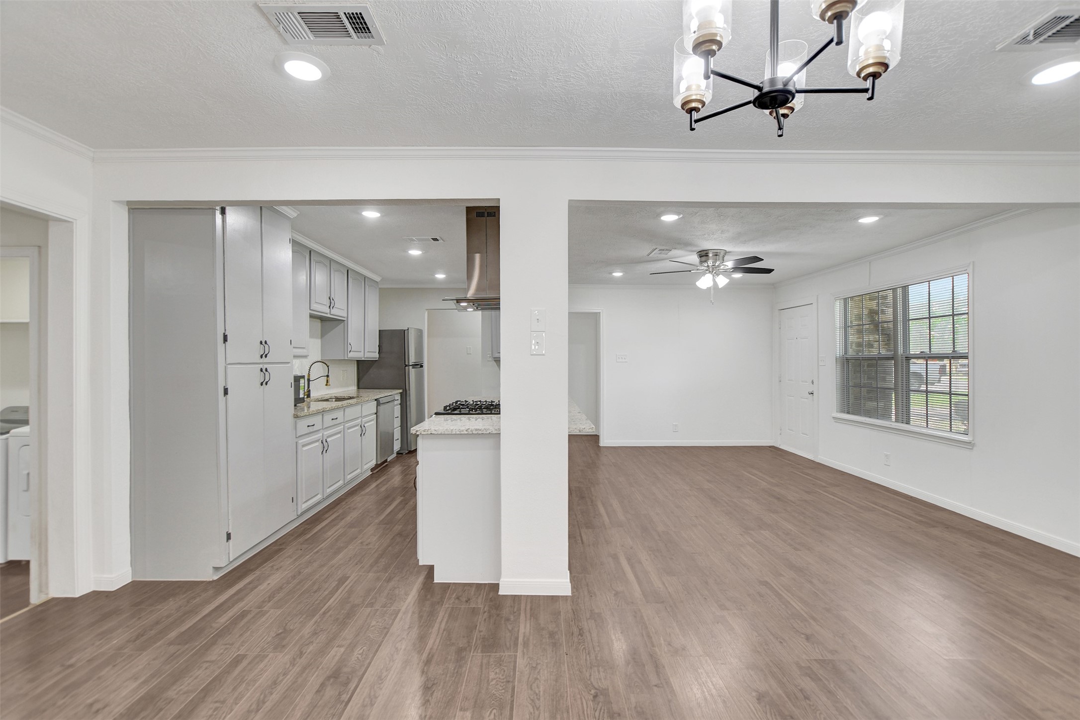 3910 Englewood Street Property Photo 18