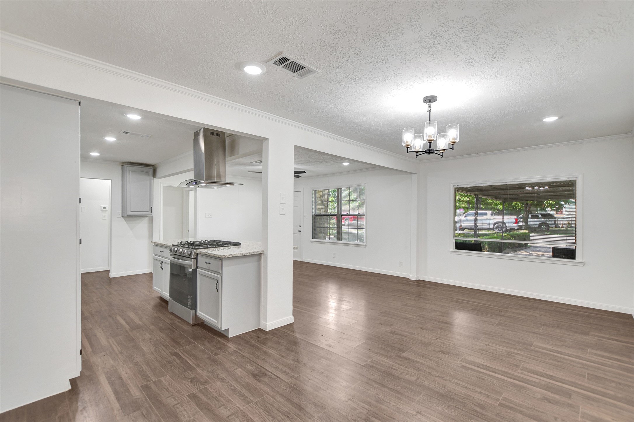 3910 Englewood Street Property Photo 19