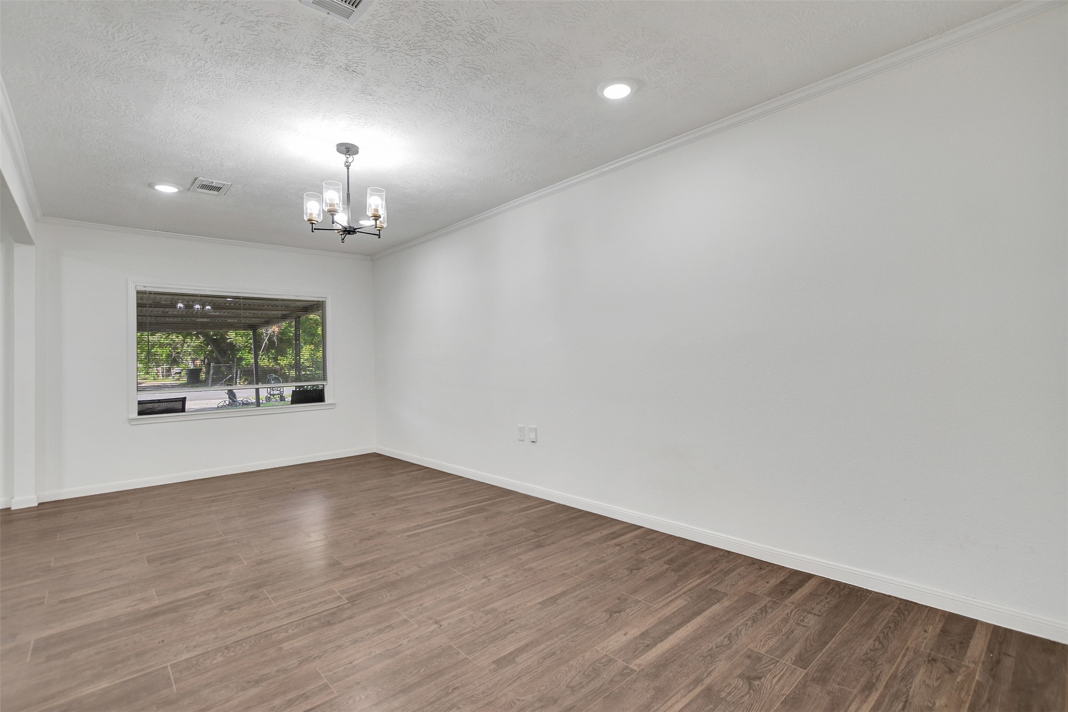 3910 Englewood Street Property Photo 20