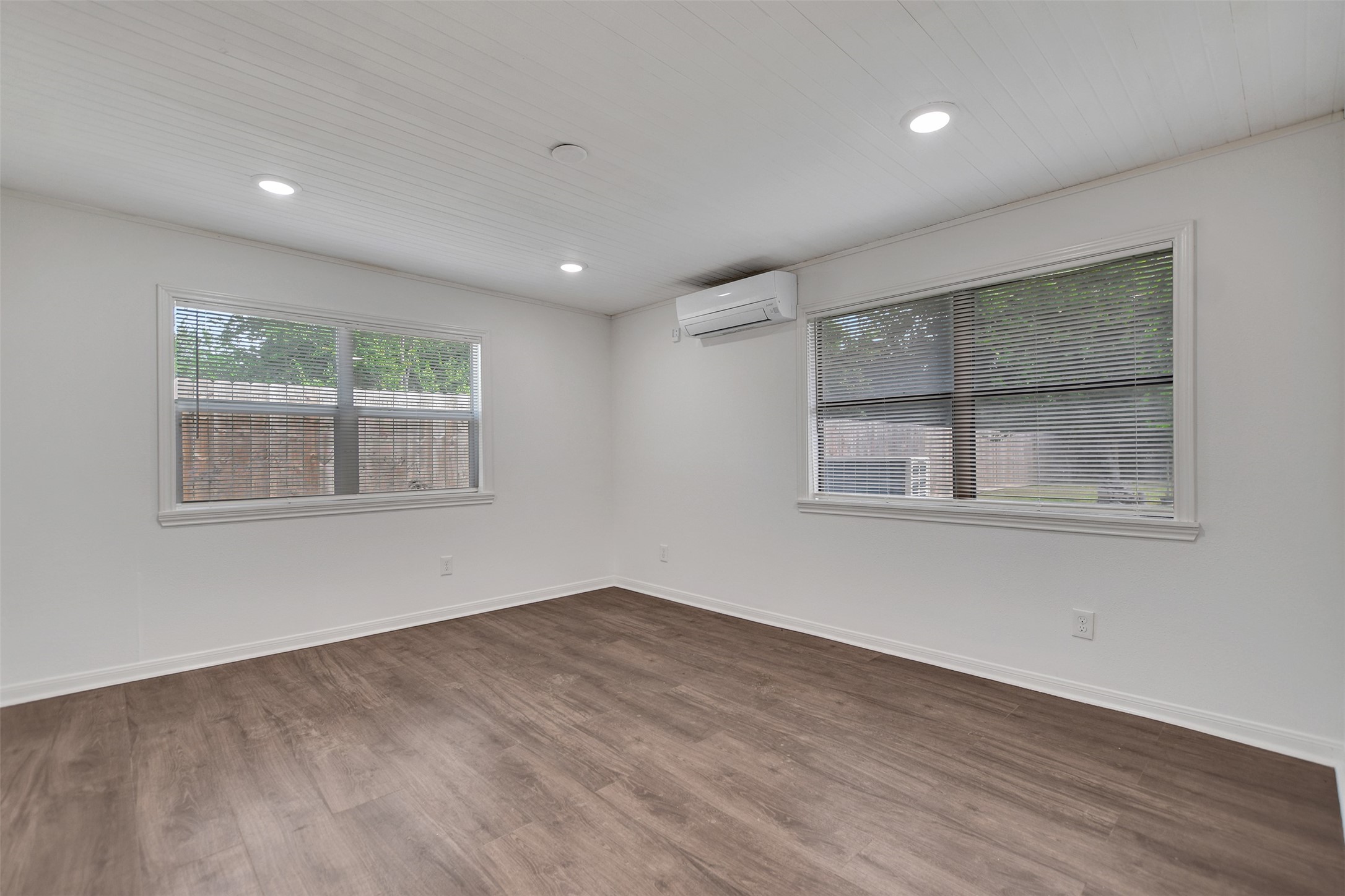 3910 Englewood Street Property Photo 23