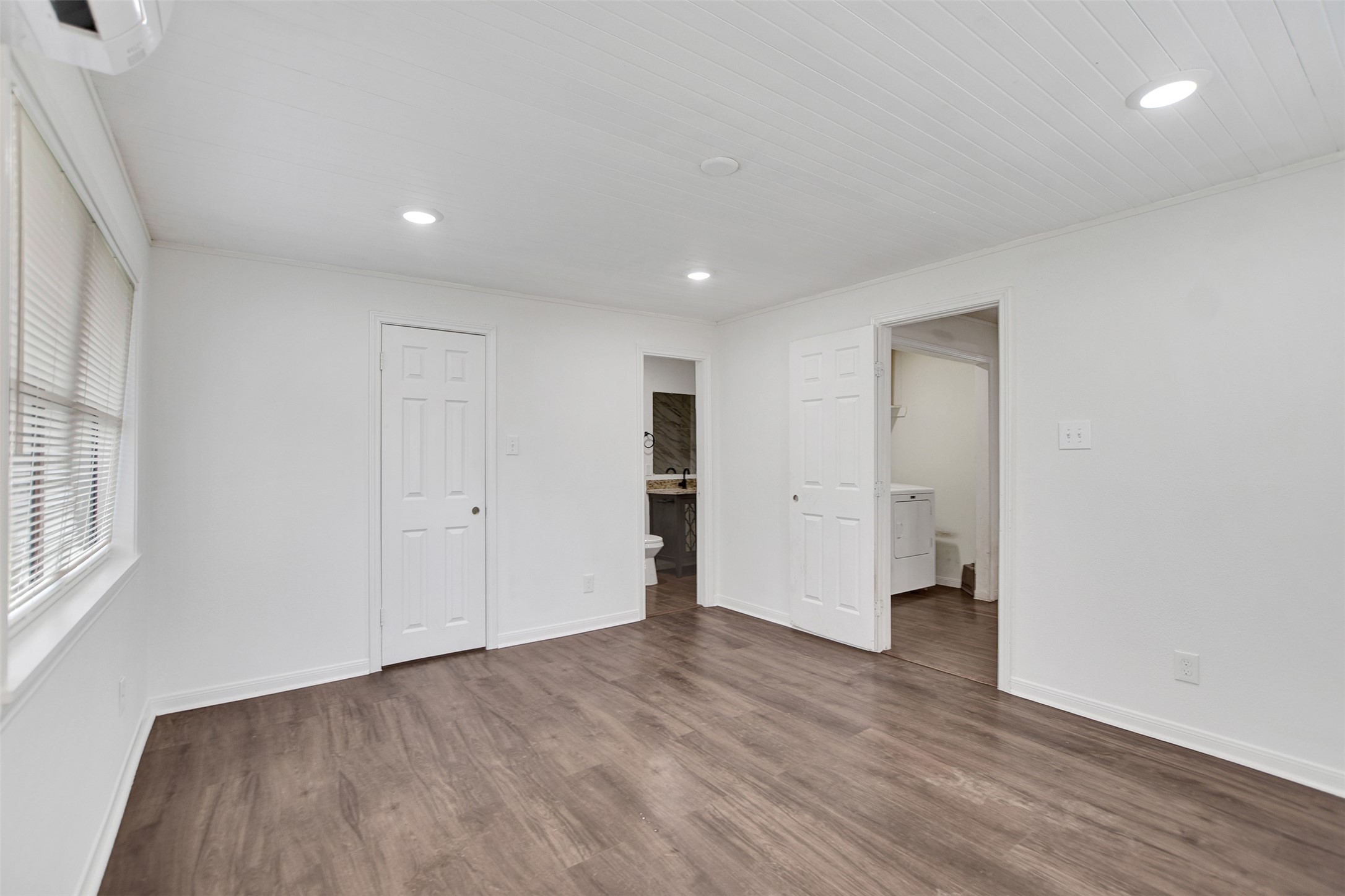 3910 Englewood Street Property Photo 25
