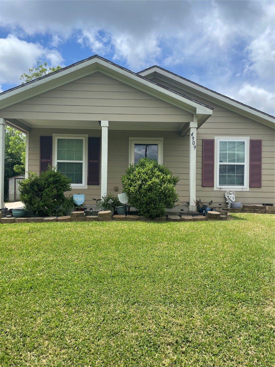 4909 Shortline Avenue Property Photo